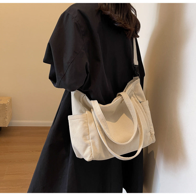 Bloom™ | Sac fourre-tout en velours côtelé pour étudiantes en art