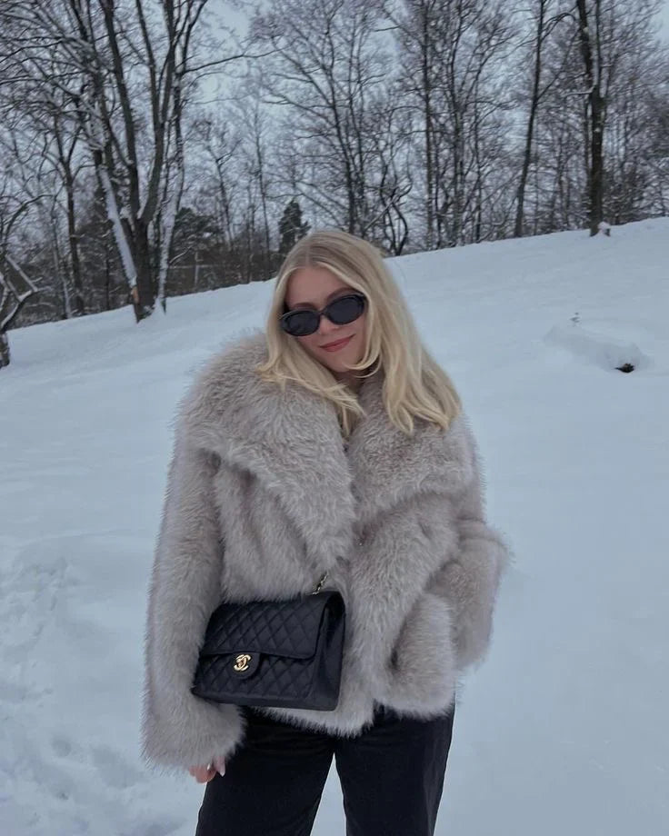 Amelia | Manteau en fausse fourrure douce au look léger et luxueux