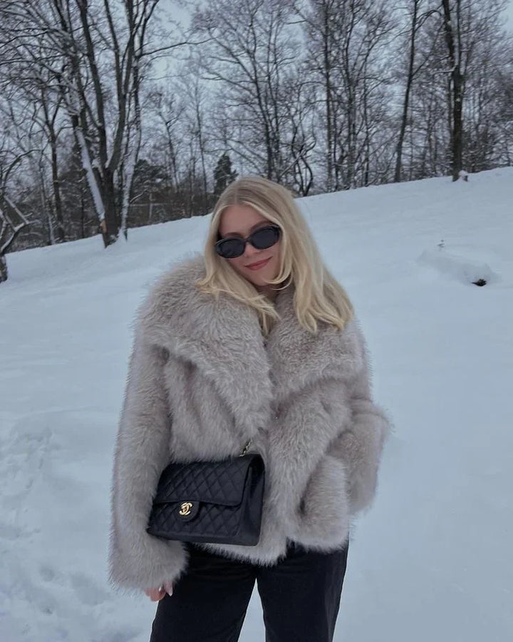 Amelia | Manteau en fausse fourrure douce au look léger et luxueux