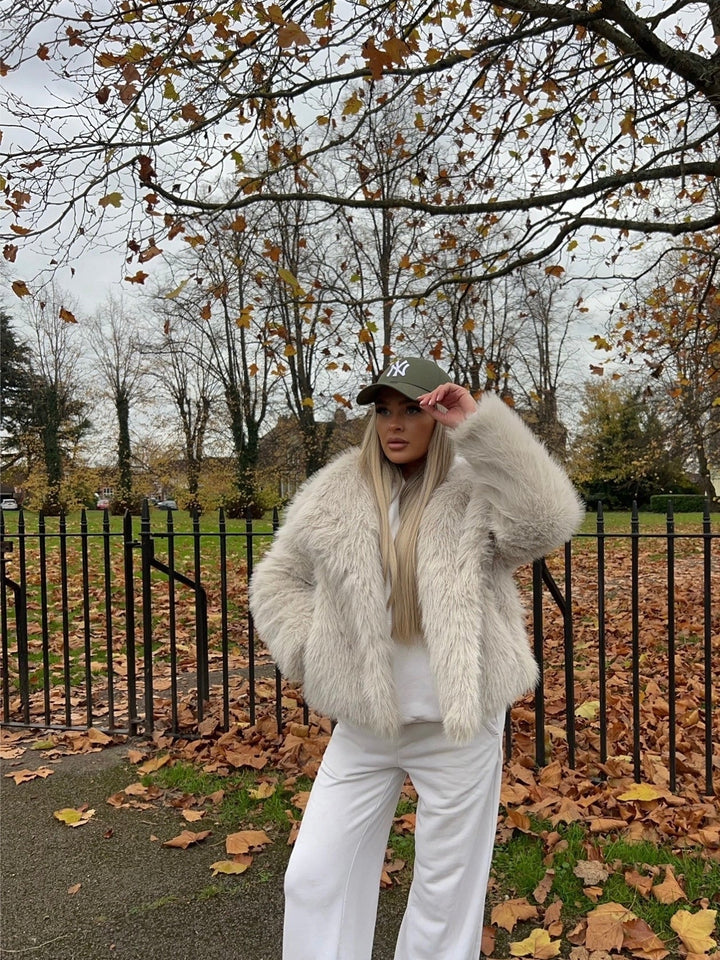 Amelia | Manteau en fausse fourrure douce au look léger et luxueux