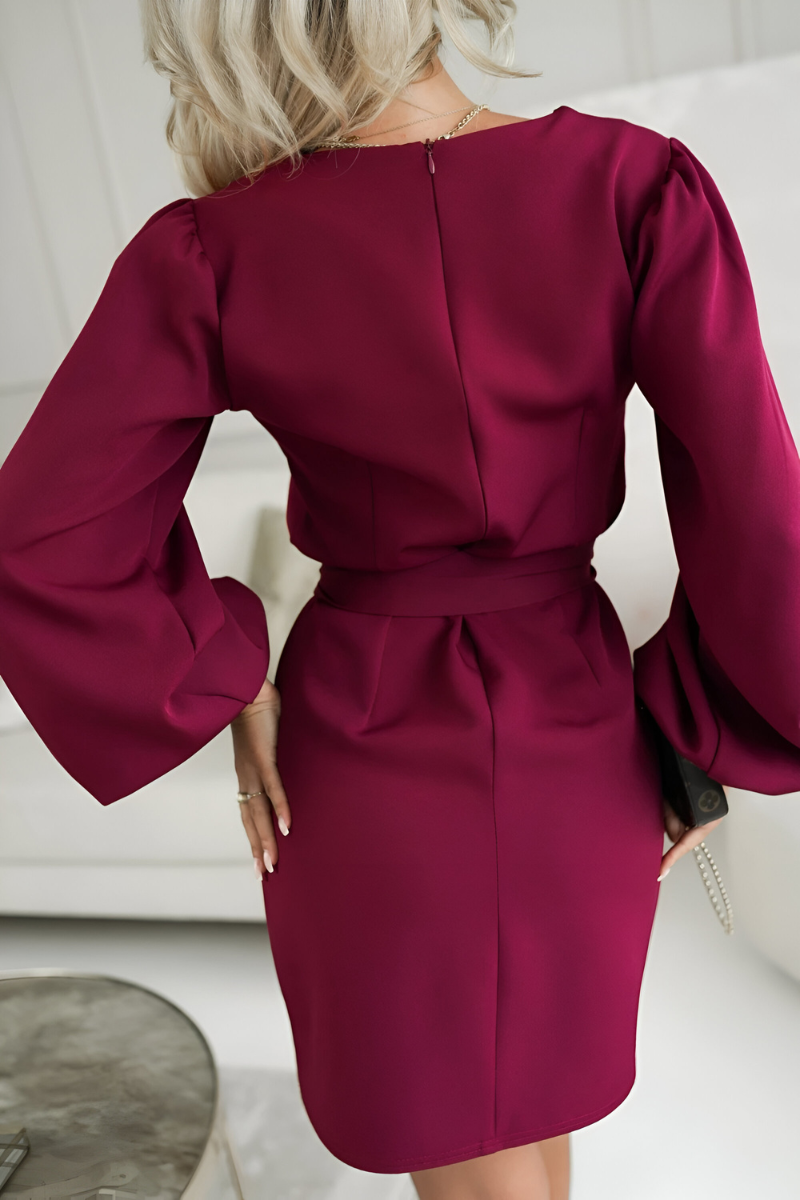 Jacomina | Elegante Satijnen Jurk met Ceintuur