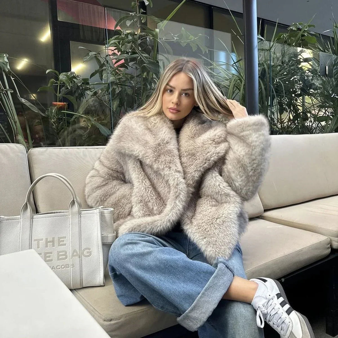 Amelia | Manteau en fausse fourrure douce au look léger et luxueux