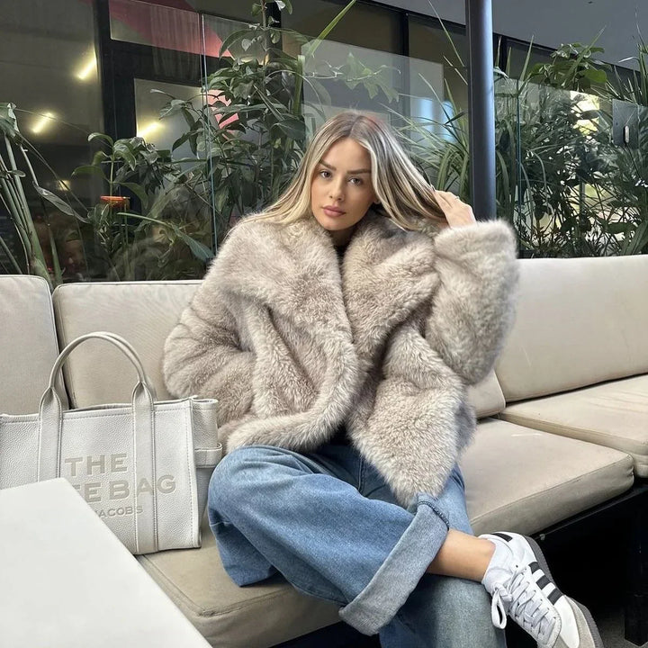 Amelia | Manteau en fausse fourrure douce au look léger et luxueux