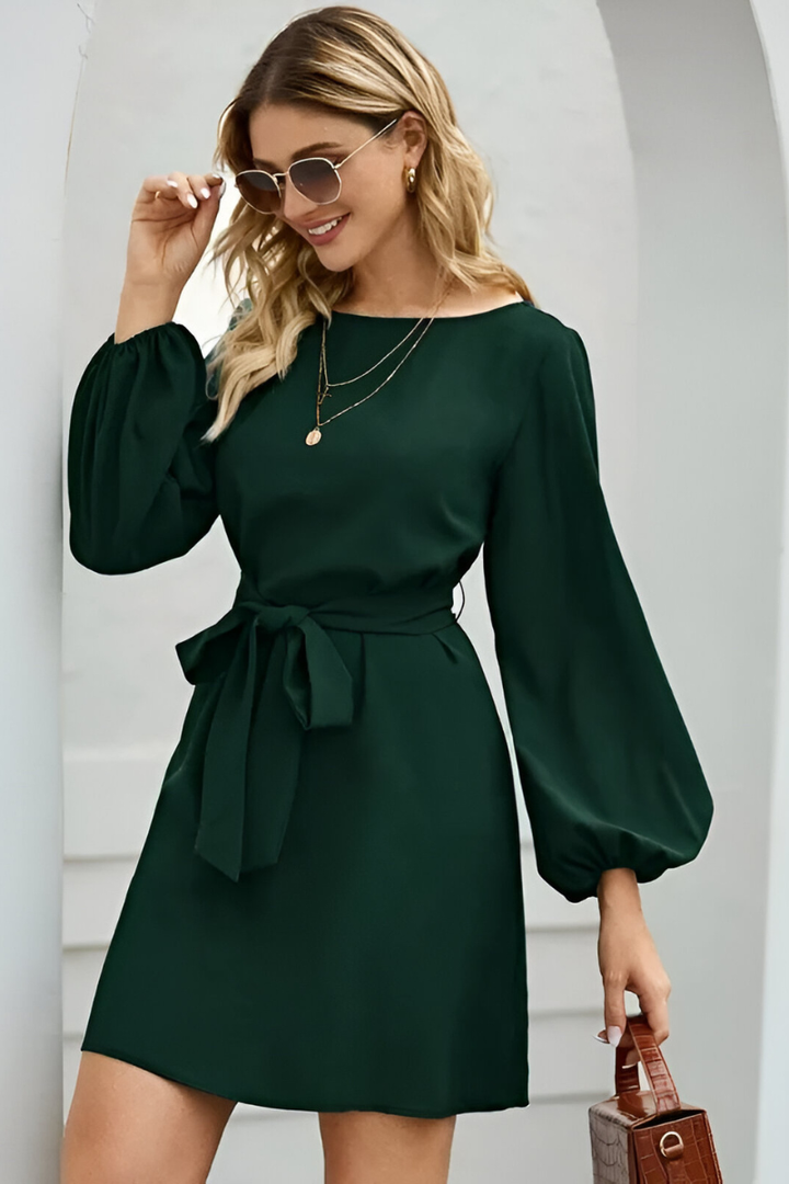 Jacomina | Elegante Satijnen Jurk met Ceintuur