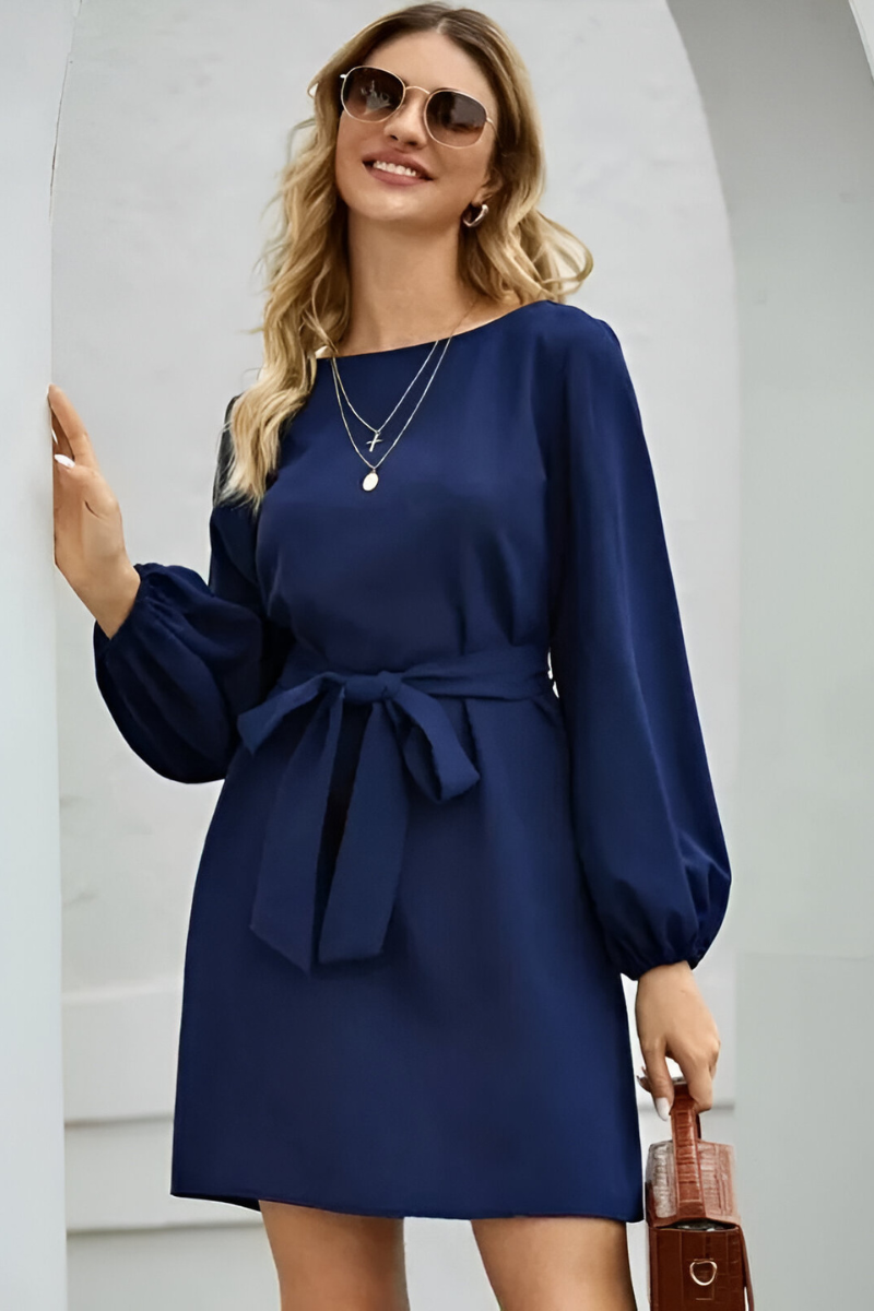 Jacomina | Elegante Satijnen Jurk met Ceintuur