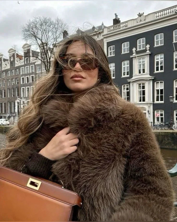 Amelia | Manteau en fausse fourrure douce au look léger et luxueux