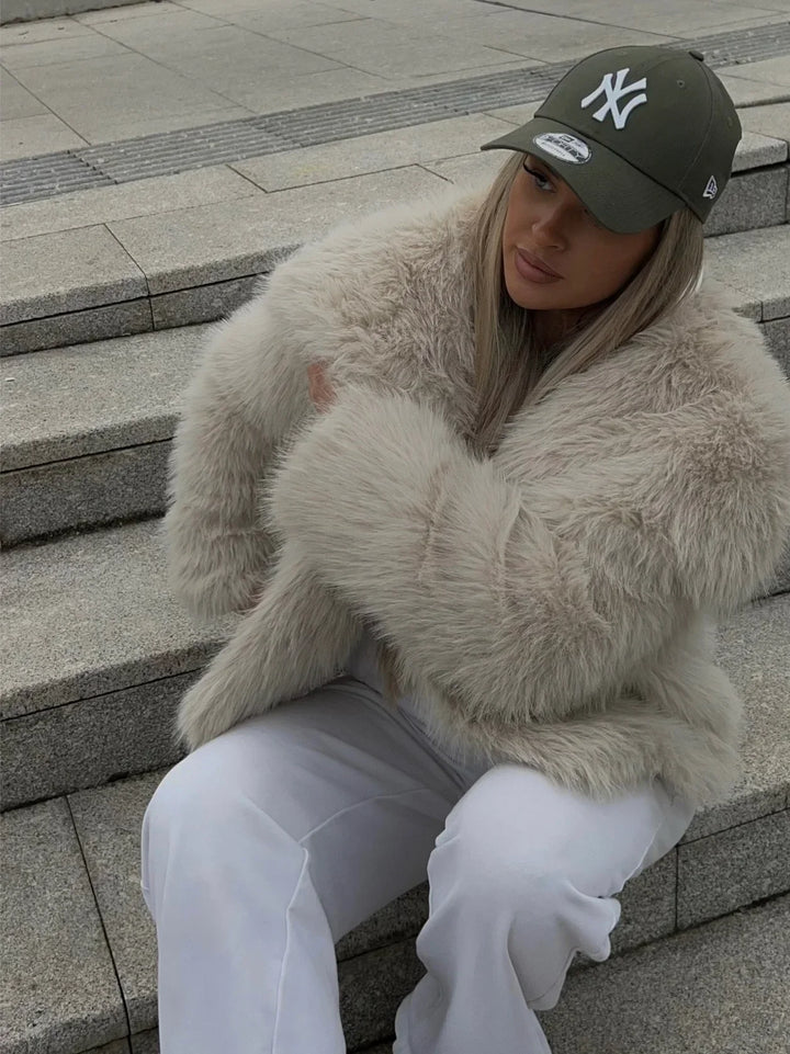 Amelia | Manteau en fausse fourrure douce au look léger et luxueux
