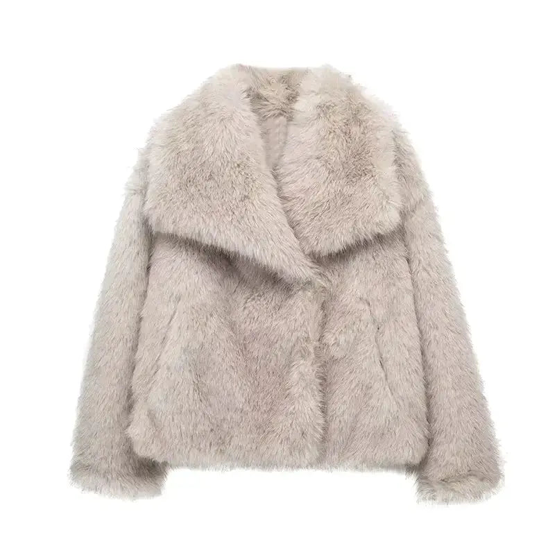 Amelia | Soft faux fur coat with a light, luxurious look 