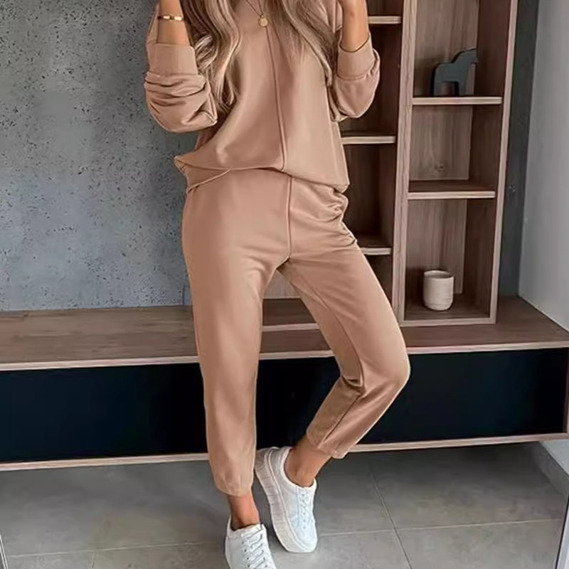 Lola | Ensemble deux pièces confortable pour femme, composé d'un sweat-shirt et d'un pantalon de jogging