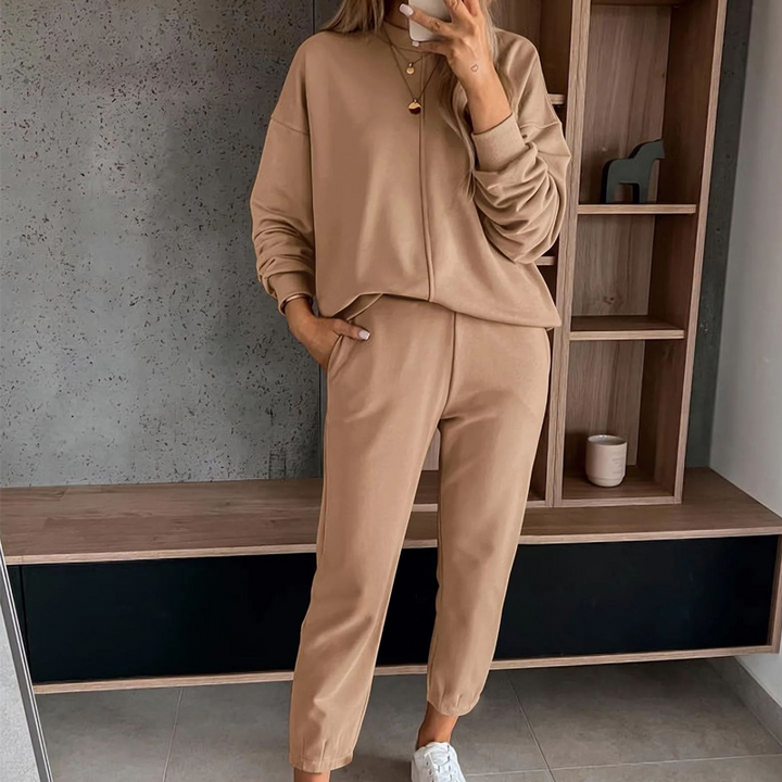 Lola | Ensemble deux pièces confortable pour femme, composé d'un sweat-shirt et d'un pantalon de jogging